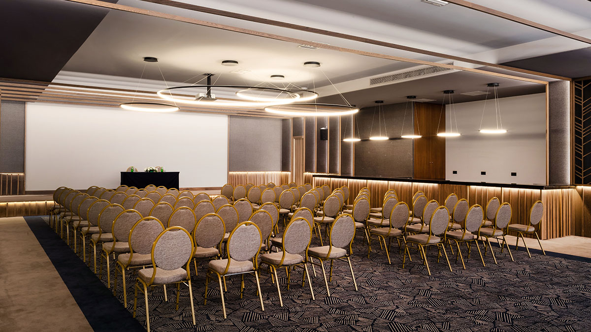 Zeus Eleva Mirabello Bay